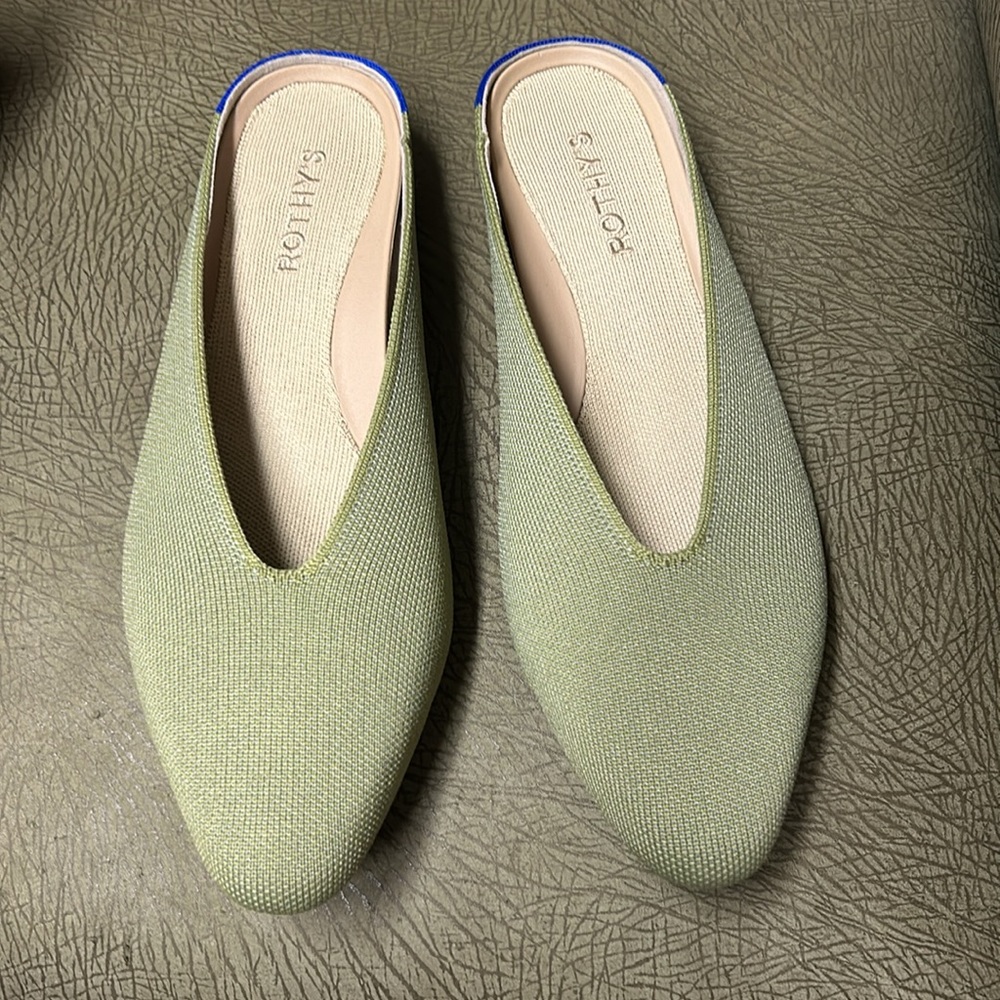 Rothy’s Sz 8.5 Cedar with camouflage soles